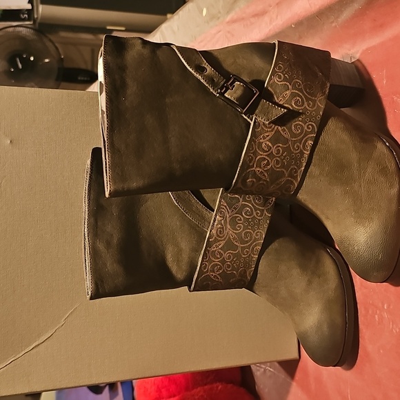 Brand New Antelope leather booties...size 38 - Picture 5 of 10